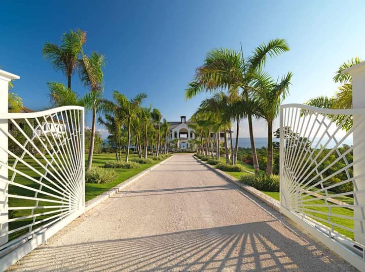 Expansive 6BR Estate Panoramic Sea Views Pool Resort Access