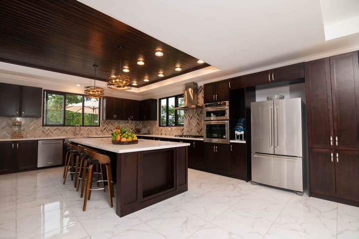 Modern 4BR Hillside Villa Pool Beach Club Access