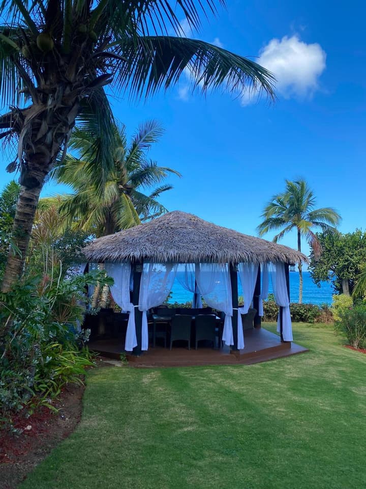 4BR Seafront Villa in Boscobel Direct Sea Access Coastal Living