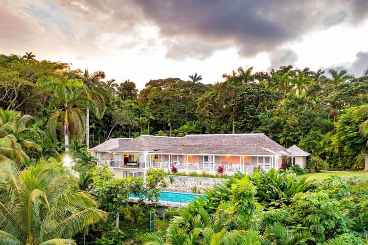 Secluded 3BR Garden Villa Pool Ocean Views