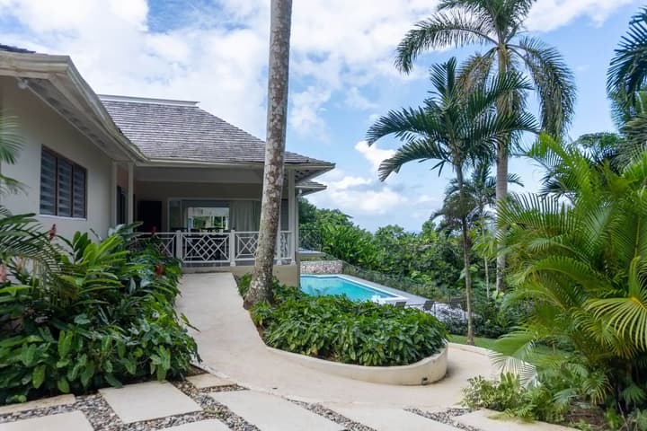 Secluded 3BR Garden Villa Pool Ocean Views