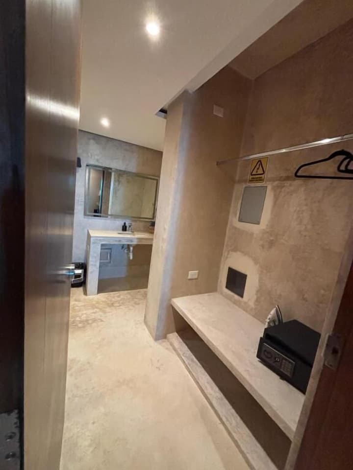 Simple & Luxury