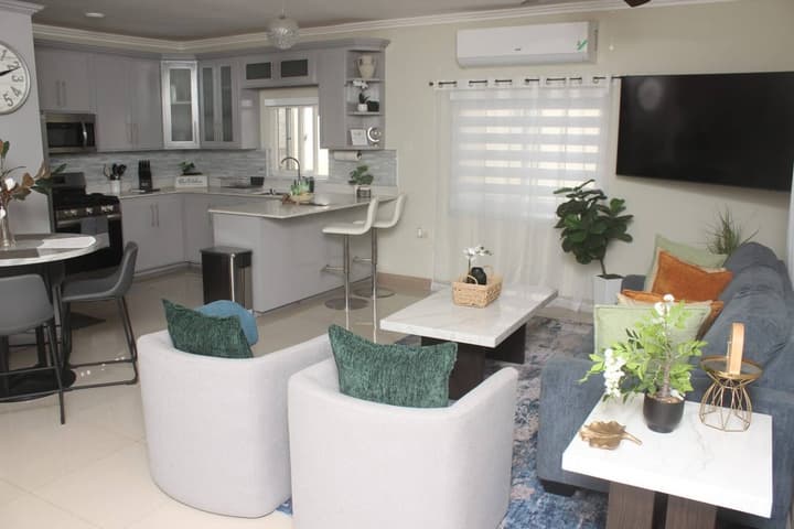 Island VYB Luxe Villa Ochi Rios With Solar System