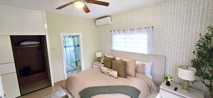 Island VYB Luxe Villa Ochi Rios With Solar System
