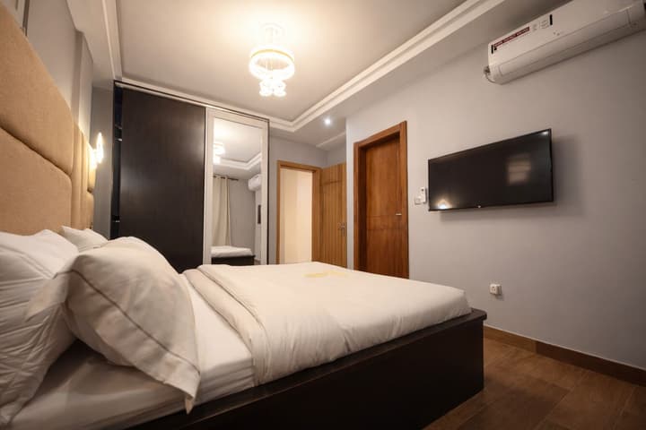 EMPIRE LUXURY HOTEL