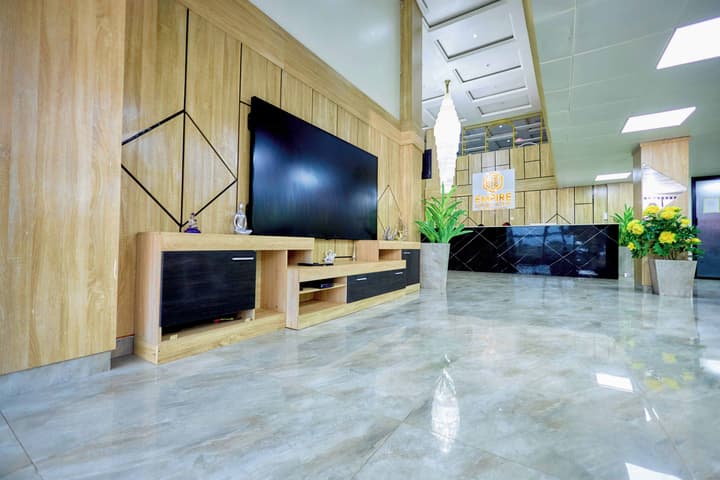EMPIRE LUXURY HOTEL