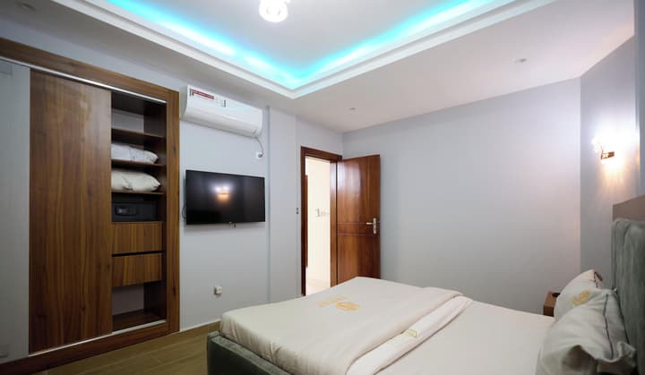 EMPIRE LUXURY HOTEL