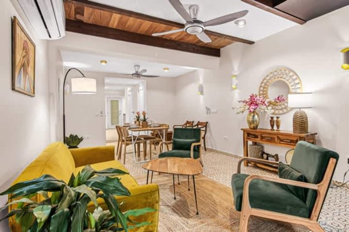 Casa Magnolia Stylish 3-level City House