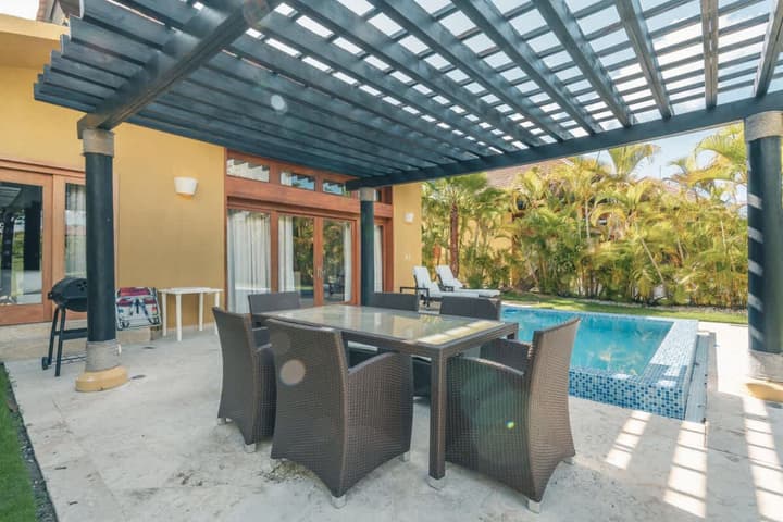 Tropical Villa With Pool at Green Village B843