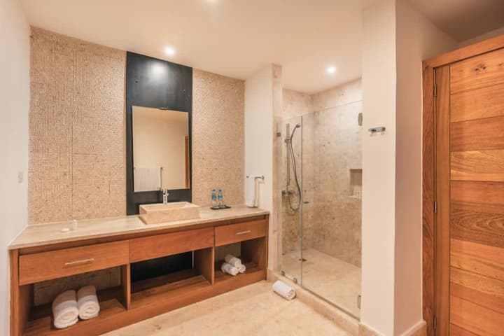2br Apt 5 Guests Balcony With Pool View