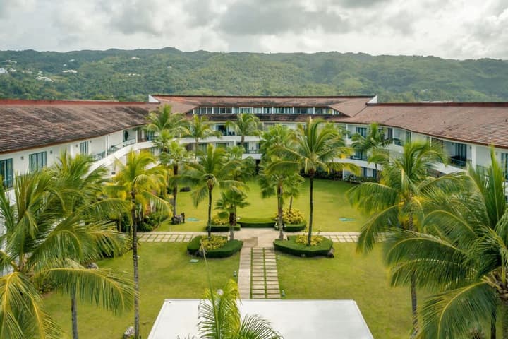 2br Apt 5 Guests Balcony With Pool View