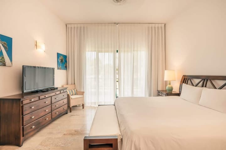 2br Apt 5 Guests Balcony With Pool View