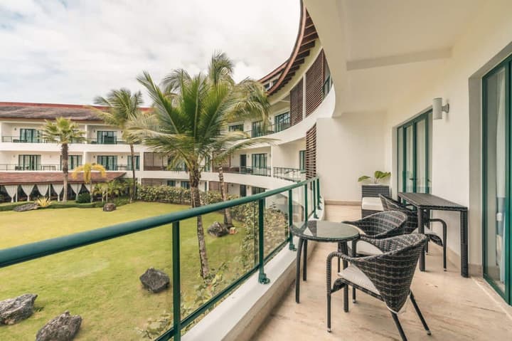 2br Apt 5 Guests Balcony With Pool View