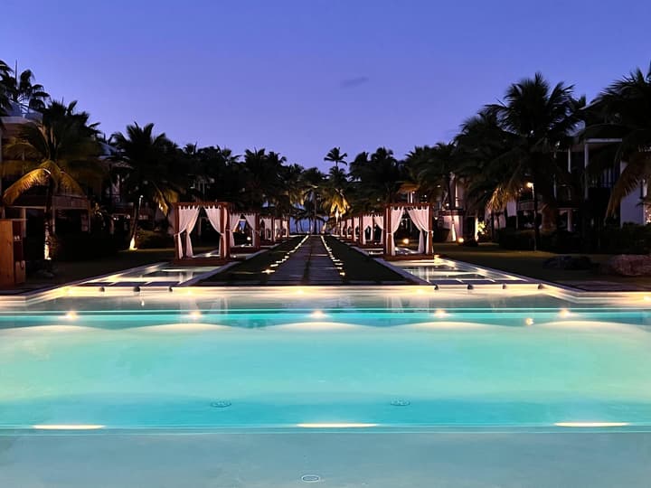 2br Apt 5 Guests Balcony With Pool View