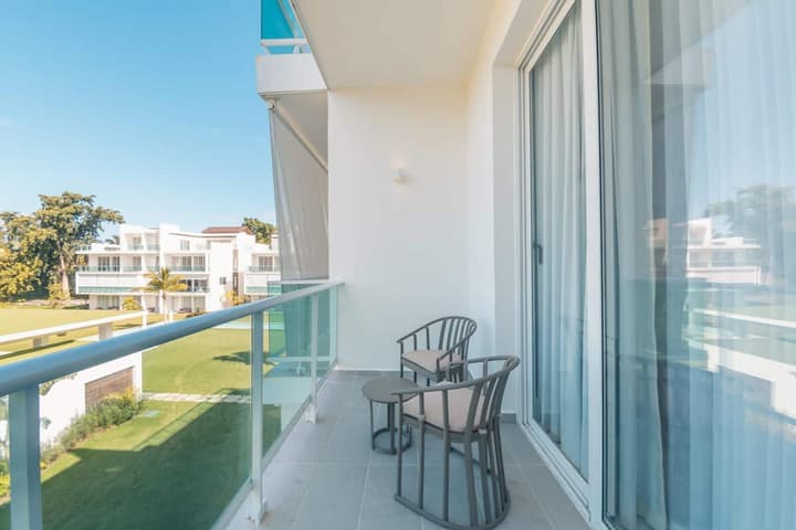 3br-penthouse w Jacuzzi Incl at Lake View