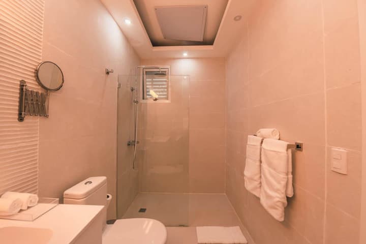 3br-penthouse w Jacuzzi Incl at Lake View