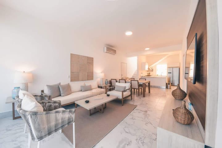 3br-penthouse w Jacuzzi Incl at Lake View