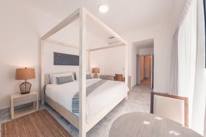 3br-penthouse w Jacuzzi Incl at Lake View