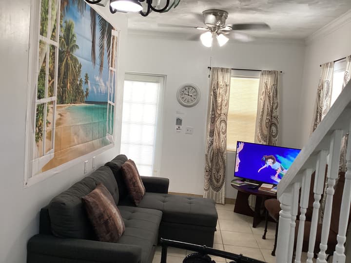 Colwin's Place B
