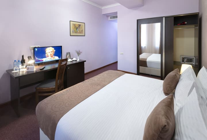 Ani Central Inn