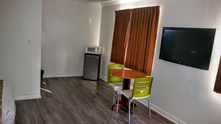 Jewel City Inn