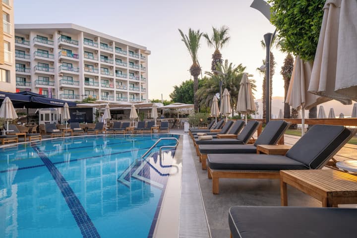 Cettia Beach Resort - Adults Only