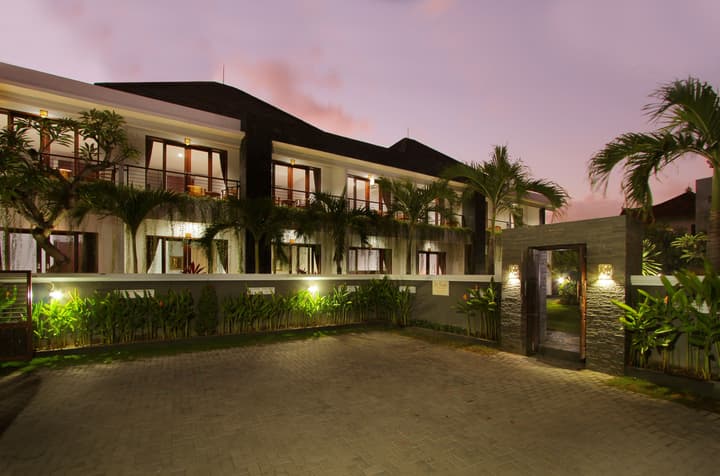 Sri Kandi Inn