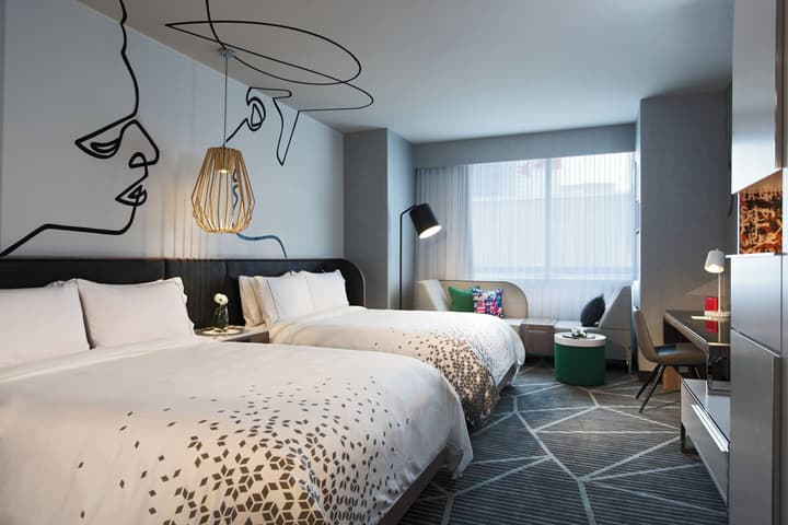Renaissance Montreal Downtown Hotel