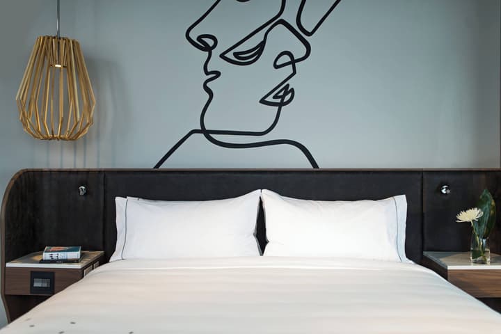 Renaissance Montreal Downtown Hotel