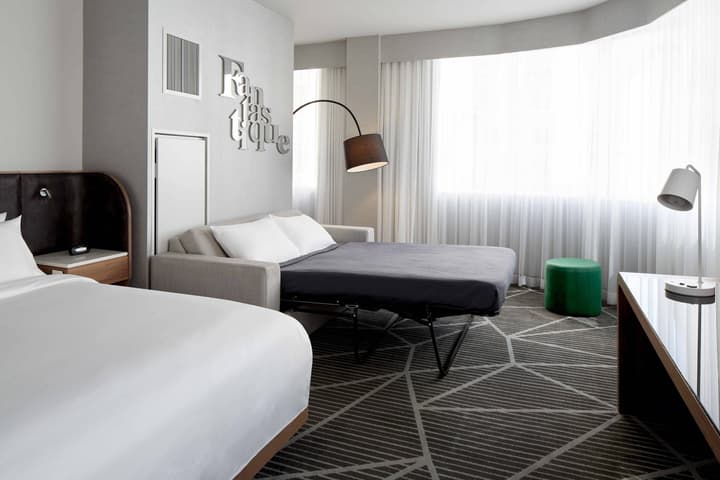 Renaissance Montreal Downtown Hotel
