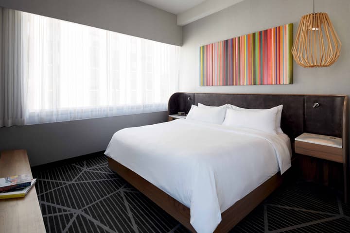 Renaissance Montreal Downtown Hotel