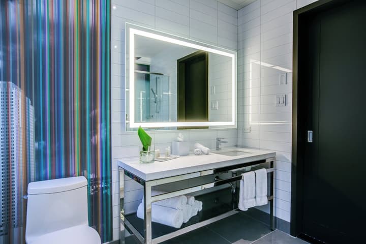 Renaissance Montreal Downtown Hotel