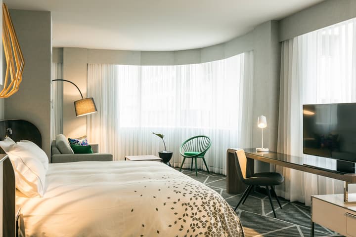 Renaissance Montreal Downtown Hotel