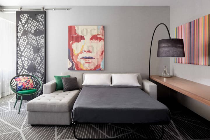 Renaissance Montreal Downtown Hotel