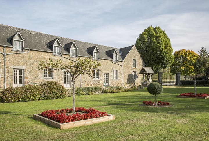 Hôtel de L'Abbaye Le Tronchet - Handwritten Collection
