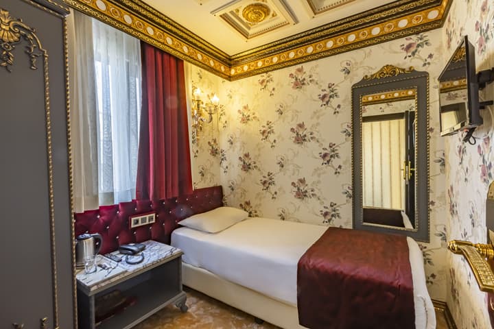 Laleli Blue Marmaray Hotel