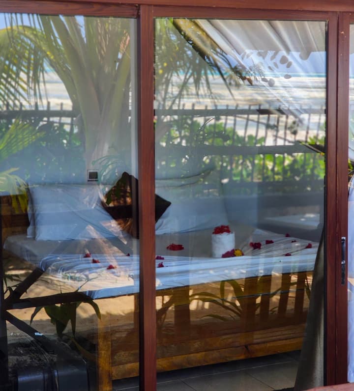 Jambiani White Sands Beach Bungalows