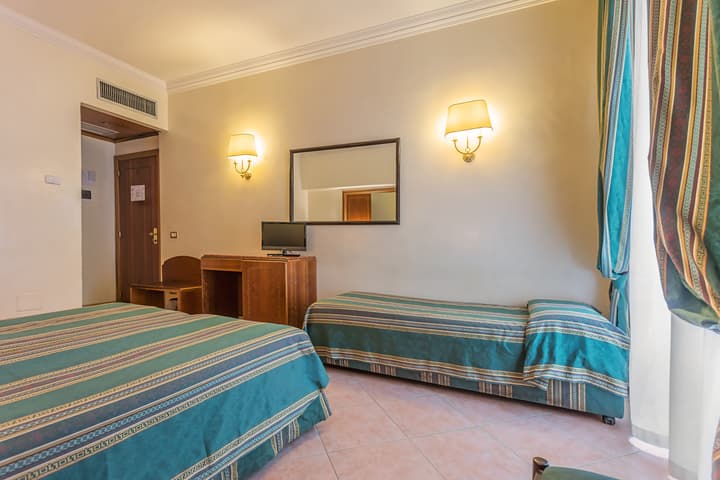 Raeli Hotel Lux