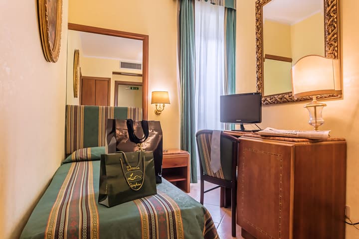 Raeli Hotel Lux