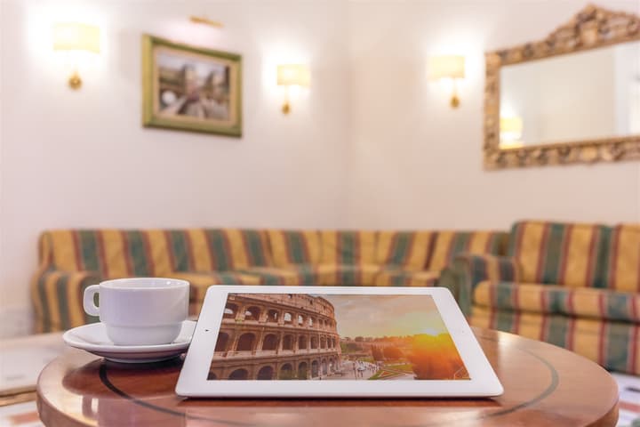 Raeli Hotel Lux