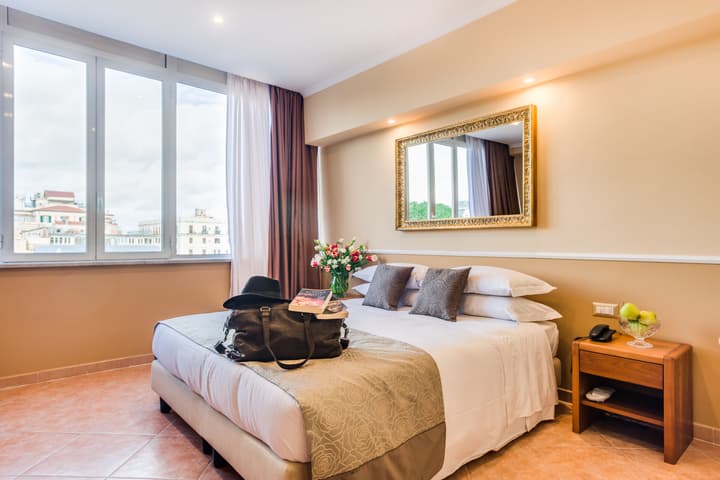 Raeli Hotel Lux