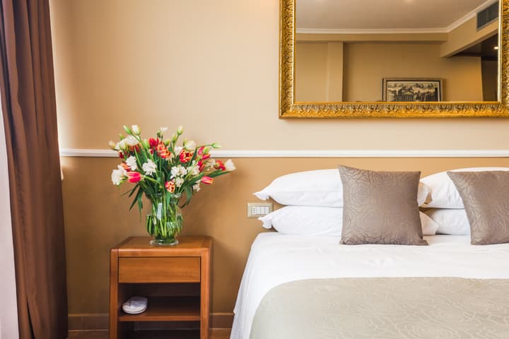 Raeli Hotel Lux
