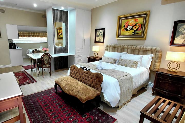 Royal Ridge Guest House and Apartments