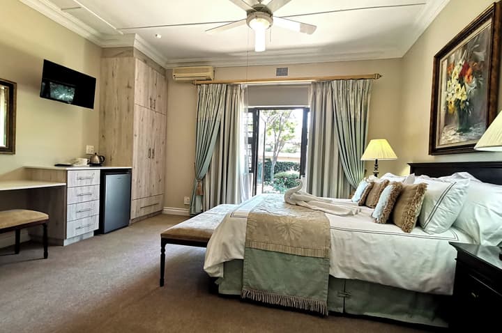 Royal Ridge Guest House and Apartments