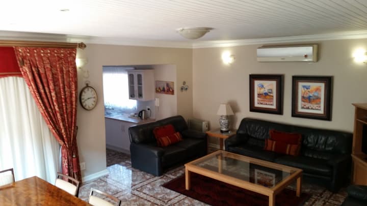 Royal Ridge Guest House and Apartments