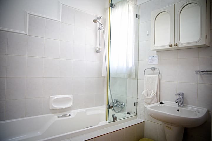 Royal Ridge Guest House and Apartments
