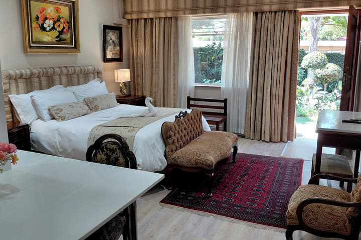 Royal Ridge Guest House and Apartments