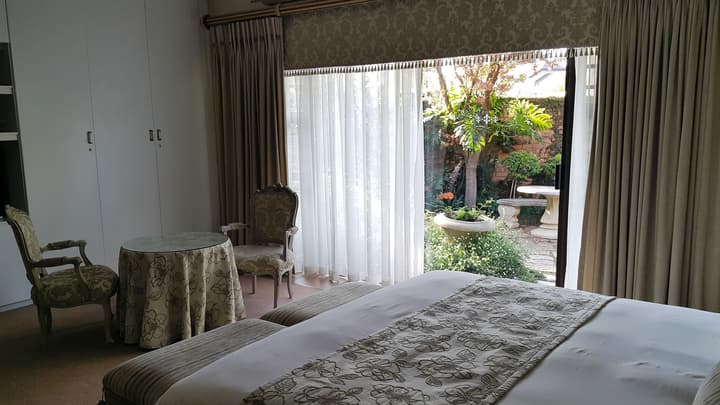 Royal Ridge Guest House and Apartments