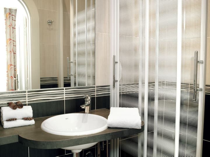 BRIT HOTEL Confort Le Revest Sainte Maxime