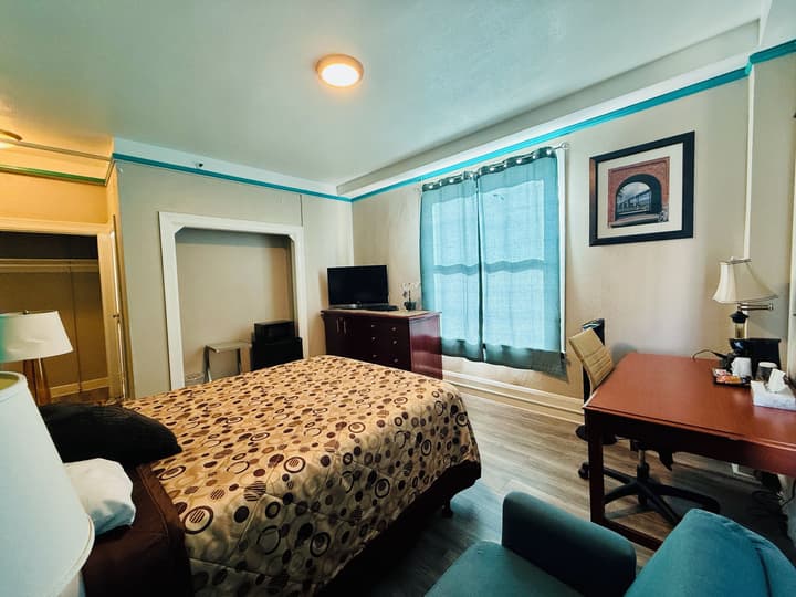 Admiral Hotel